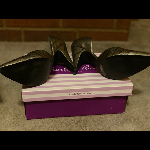 Cute Gray heels/pumps - Picture 3 of 4